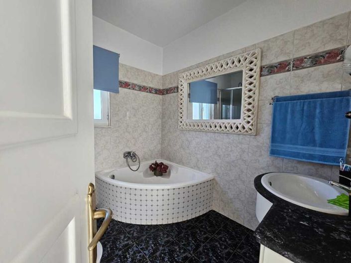 Image No.13-4 Bed Villa for sale