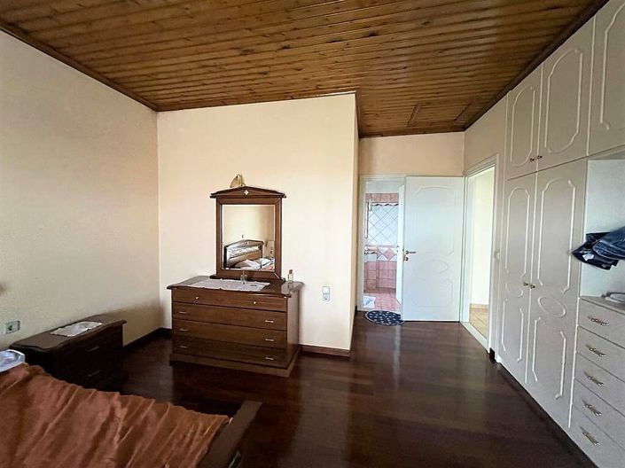 Image No.25-4 Bed Property for sale