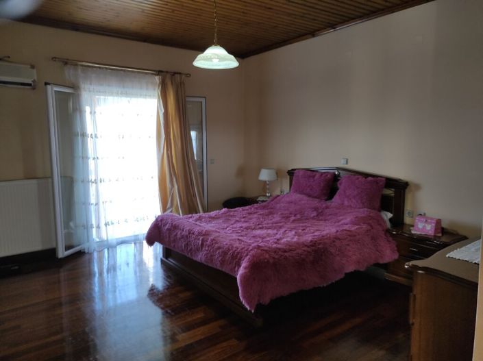 Image No.30-4 Bed Property for sale