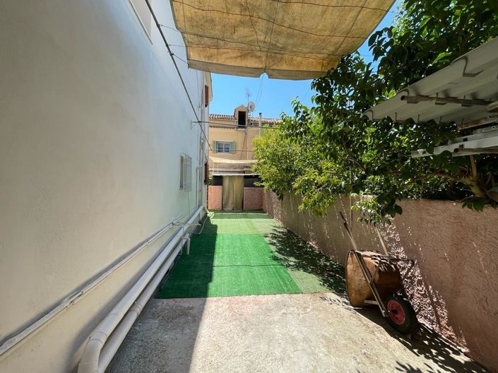 Image No.10-3 Bed Property for sale