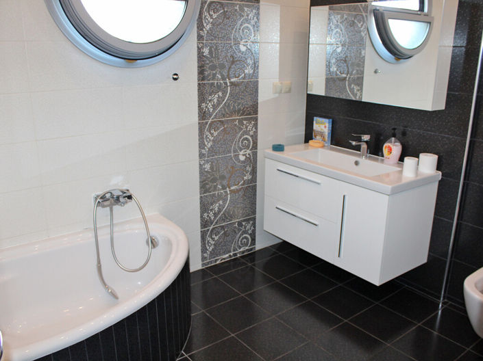 Image No.17-4 Bed Property for sale