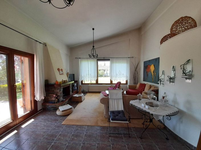 Image No.10-4 Bed Property for sale