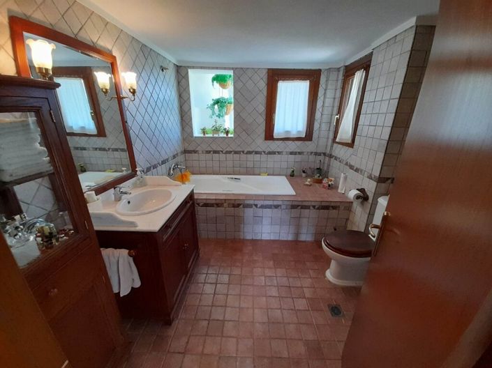 Image No.23-4 Bed Property for sale