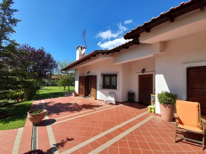 Image No.3-4 Bed Property for sale