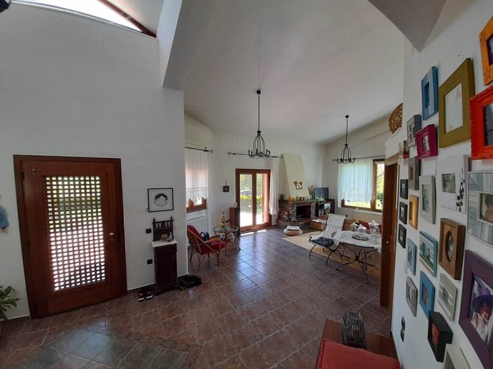 Image No.8-4 Bed Property for sale