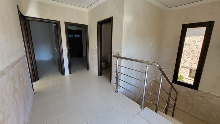 Image No.10-3 Bed Property for sale