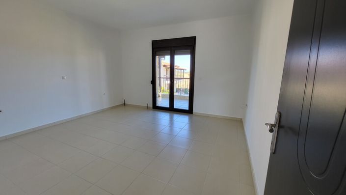 Image No.12-3 Bed Property for sale