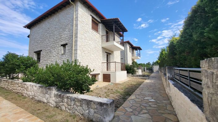 Image No.21-3 Bed Property for sale