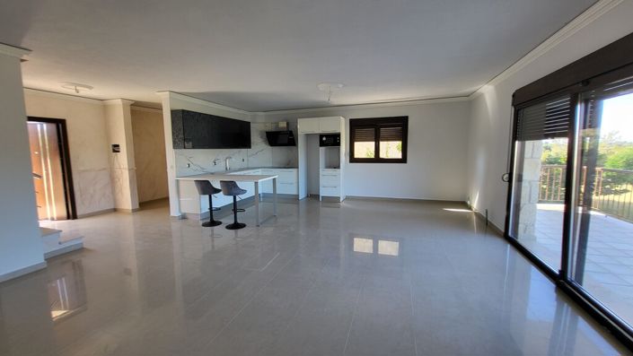 Image No.3-3 Bed Property for sale