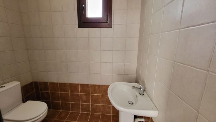 Image No.8-3 Bed Property for sale