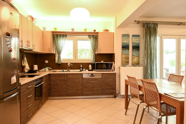 Image No.10-3 Bed Property for sale