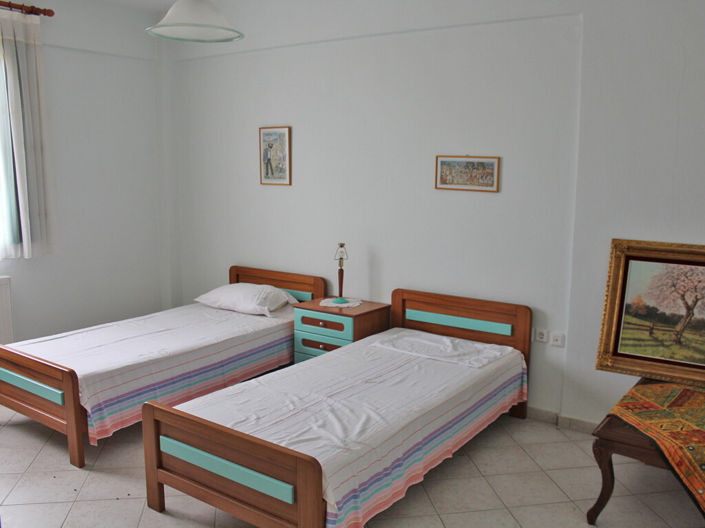 Image No.15-8 Bed Property for sale