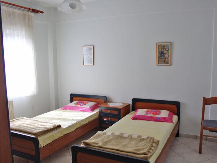 Image No.16-8 Bed Property for sale