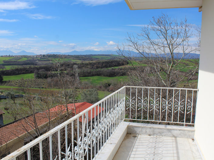 Image No.17-8 Bed Property for sale