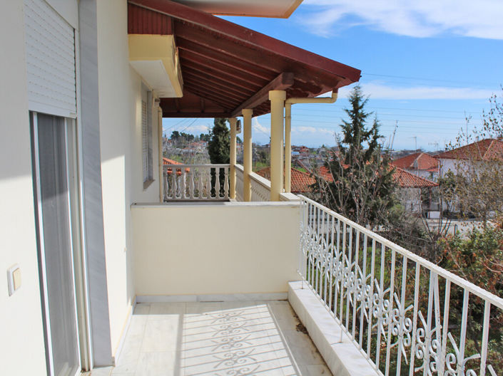 Image No.18-8 Bed Property for sale