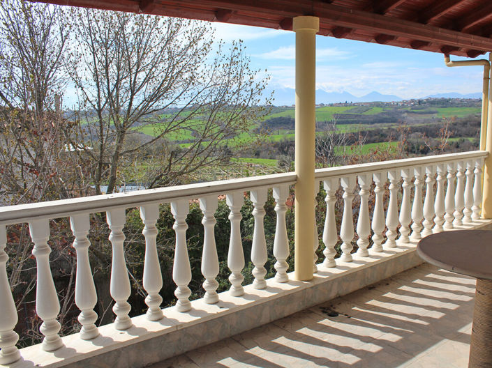 Image No.20-8 Bed Property for sale