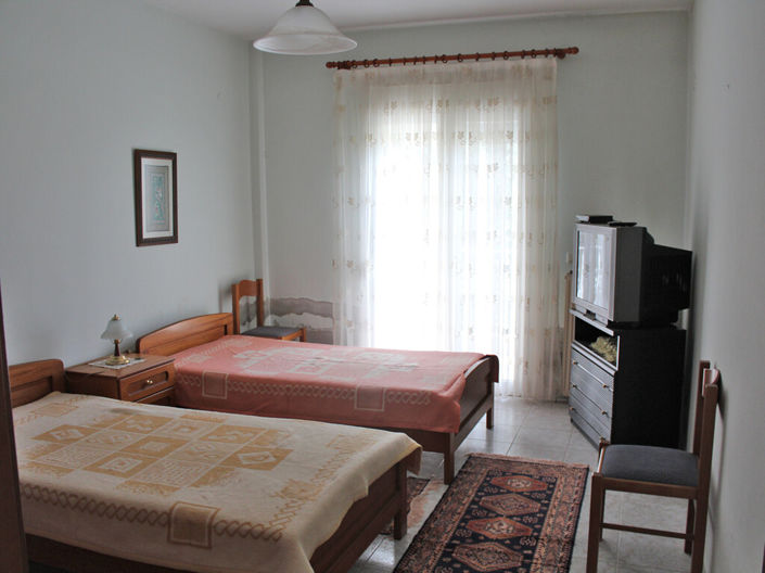 Image No.9-8 Bed Property for sale