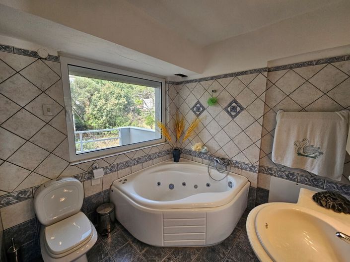 Image No.14-4 Bed Maisonette for sale