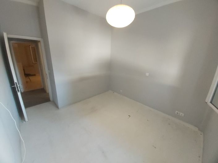 Image No.5-2 Bed Flat for sale