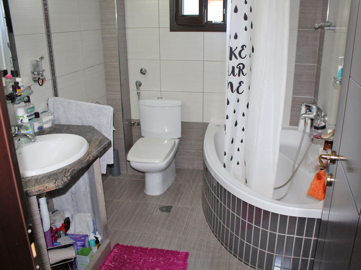 Image No.14-6 Bed Property for sale