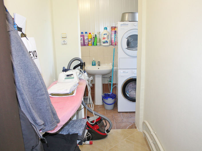 Image No.15-6 Bed Property for sale