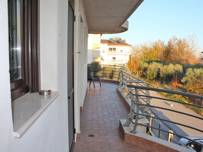 Image No.17-6 Bed Property for sale