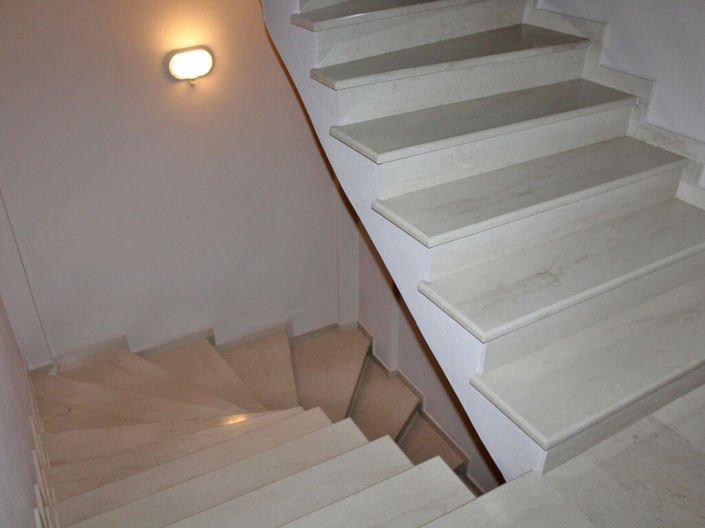 Image No.5-6 Bed Property for sale