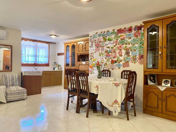 Image No.11-4 Bed Property for sale