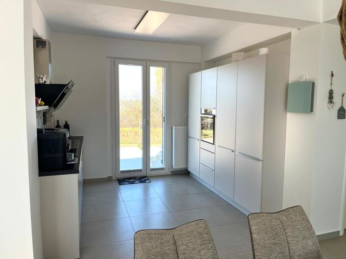 Image No.12-3 Bed Property for sale