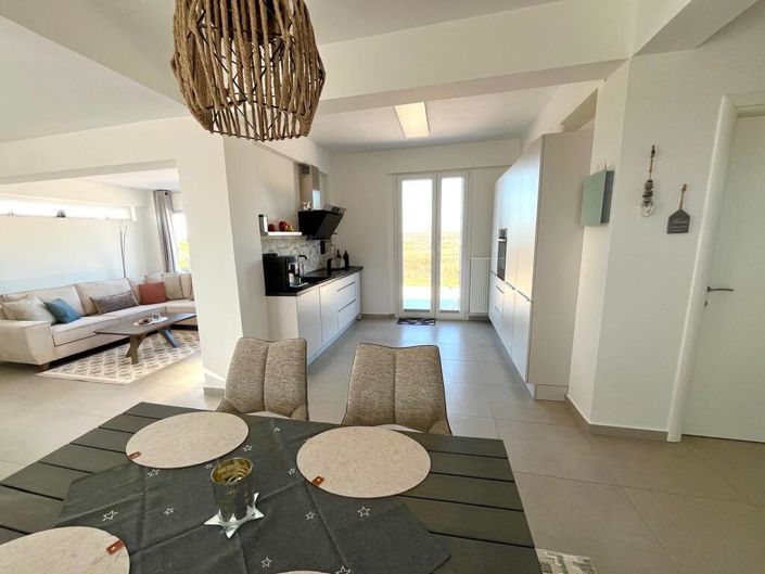 Image No.10-3 Bed Property for sale