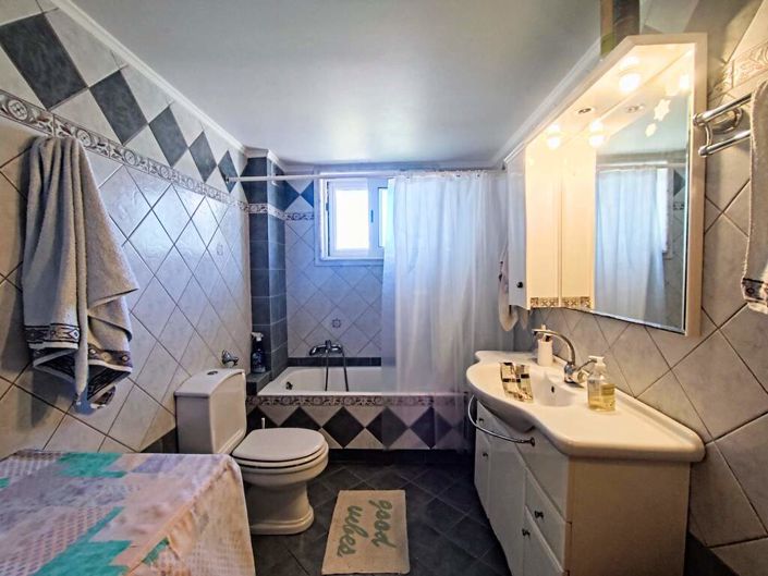 Image No.20-4 Bed Property for sale