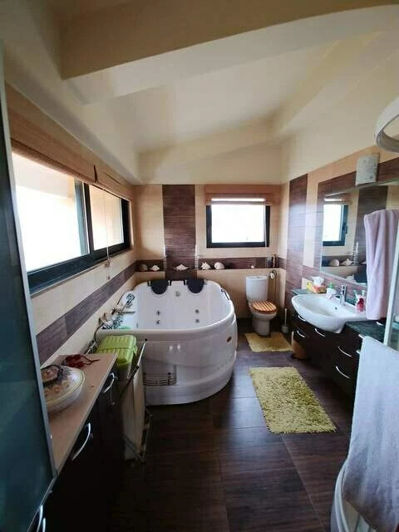 Image No.11-4 Bed Property for sale