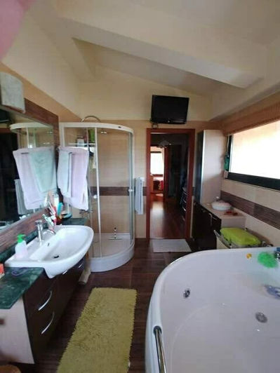 Image No.9-4 Bed Property for sale