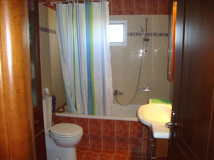 Image No.8-3 Bed Property for sale