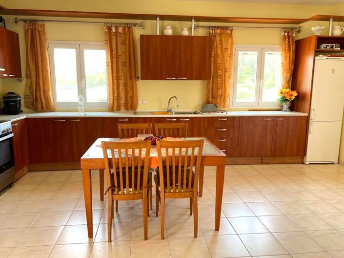 Image No.12-3 Bed Property for sale