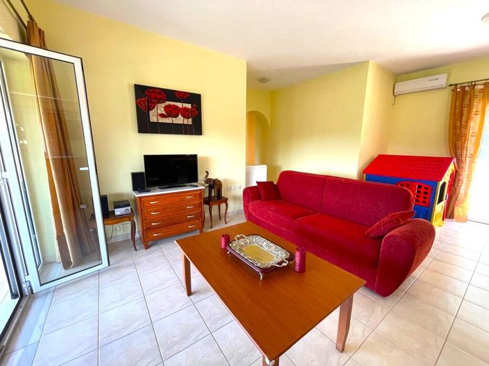 Image No.18-3 Bed Property for sale