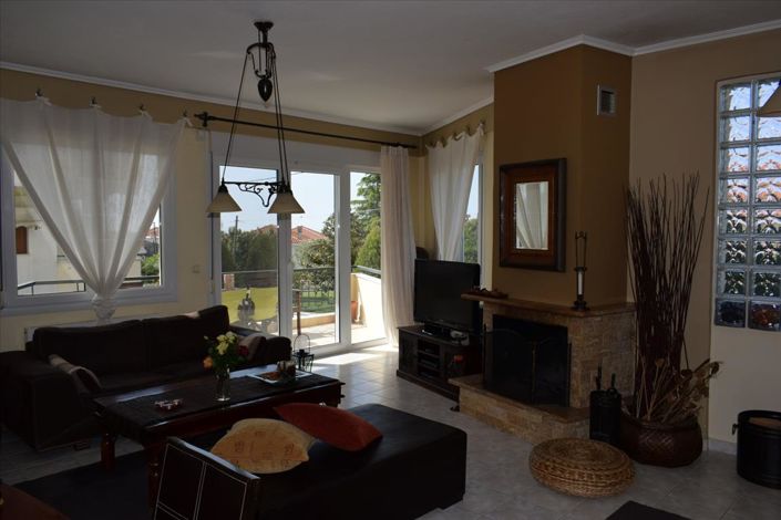 Image No.11-3 Bed Property for sale