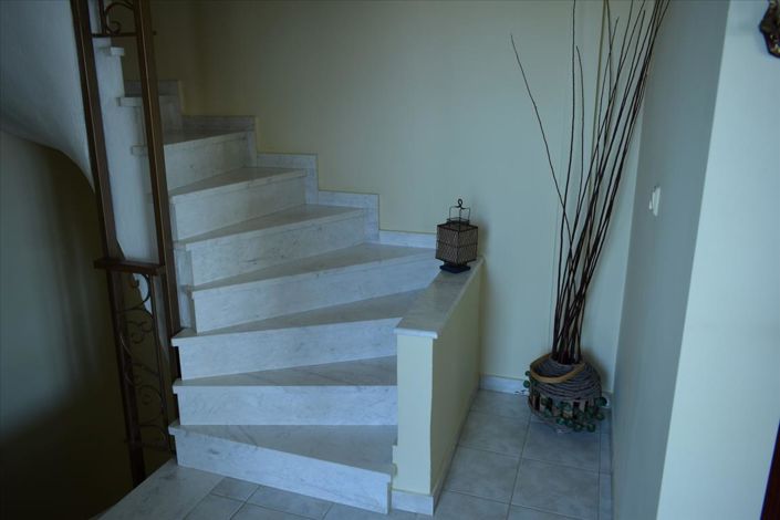 Image No.18-3 Bed Property for sale