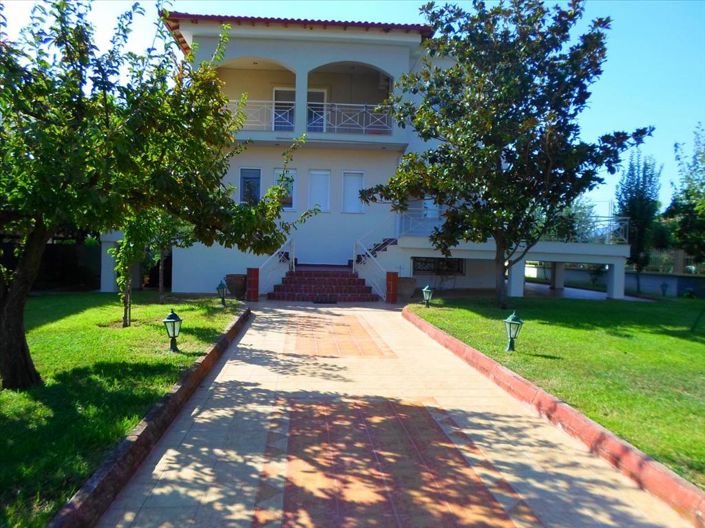 Image No.10-5 Bed Property for sale