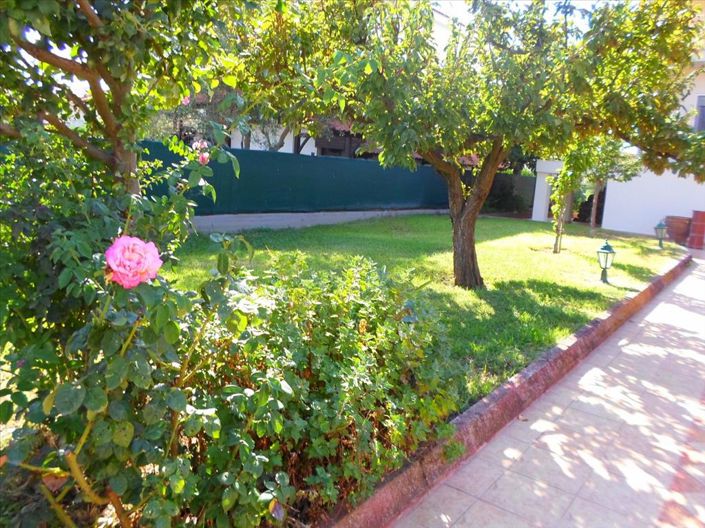 Image No.12-5 Bed Property for sale