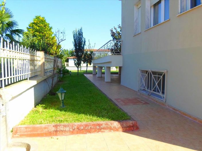 Image No.17-5 Bed Property for sale