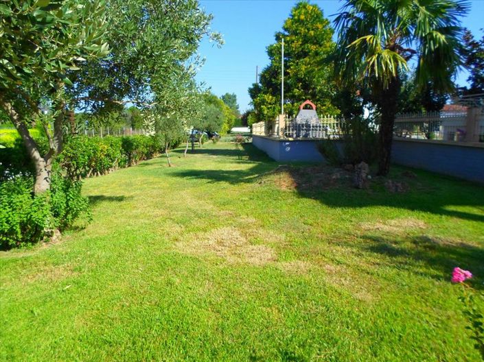 Image No.18-5 Bed Property for sale