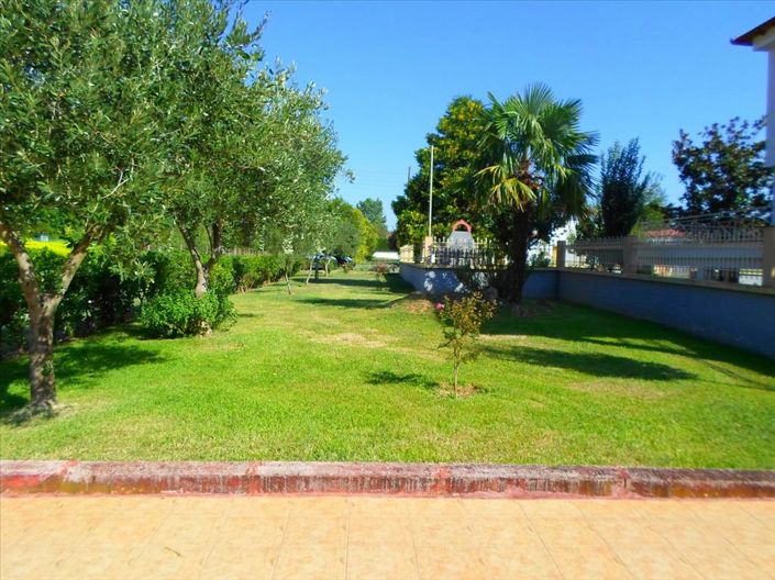 Image No.20-5 Bed Property for sale