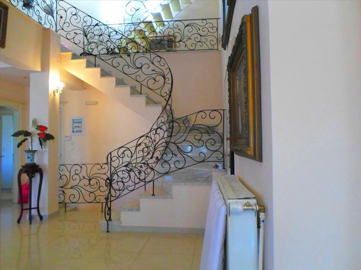 Image No.26-5 Bed Property for sale