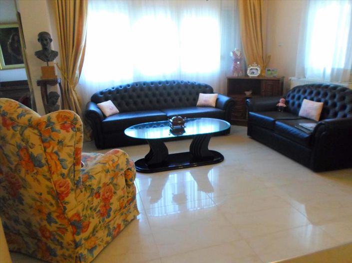 Image No.28-5 Bed Property for sale