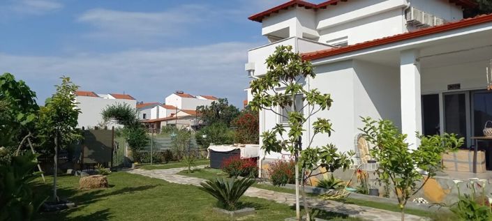 Image No.8-4 Bed Property for sale