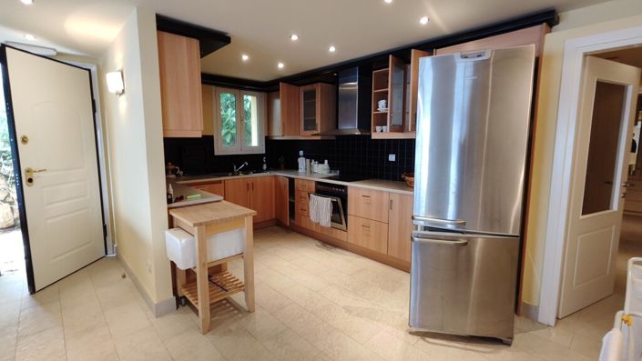 Image No.17-6 Bed Property for sale