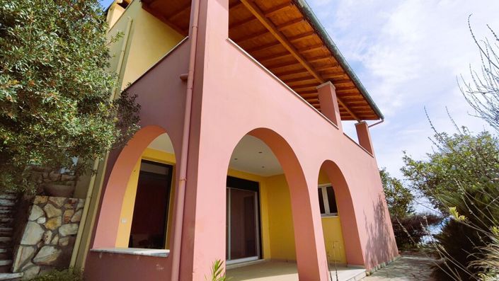 Image No.6-6 Bed Property for sale