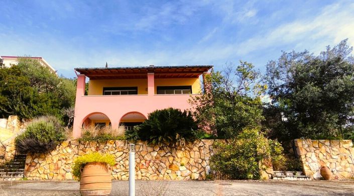 Image No.8-6 Bed Property for sale