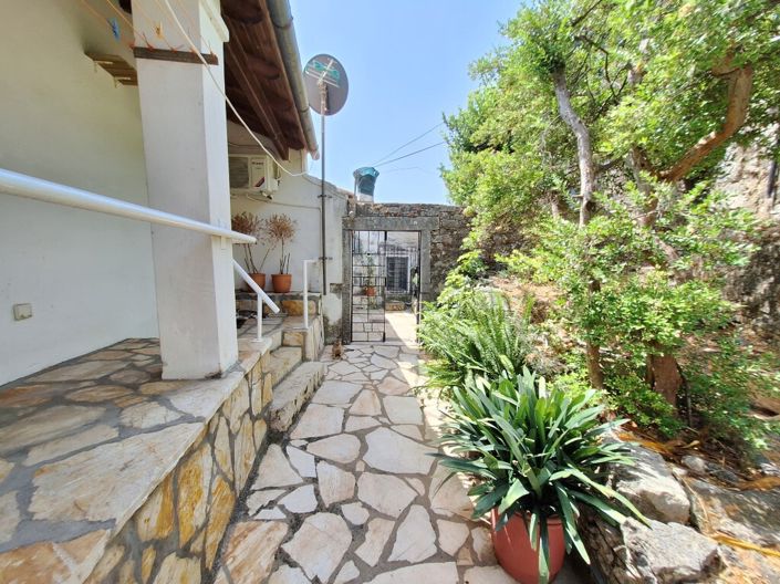 Image No.28-4 Bed Property for sale